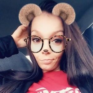 Meet your Posher, Brittney